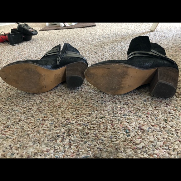 Black size 6 Aldo heeled booties - Picture 3 of 7